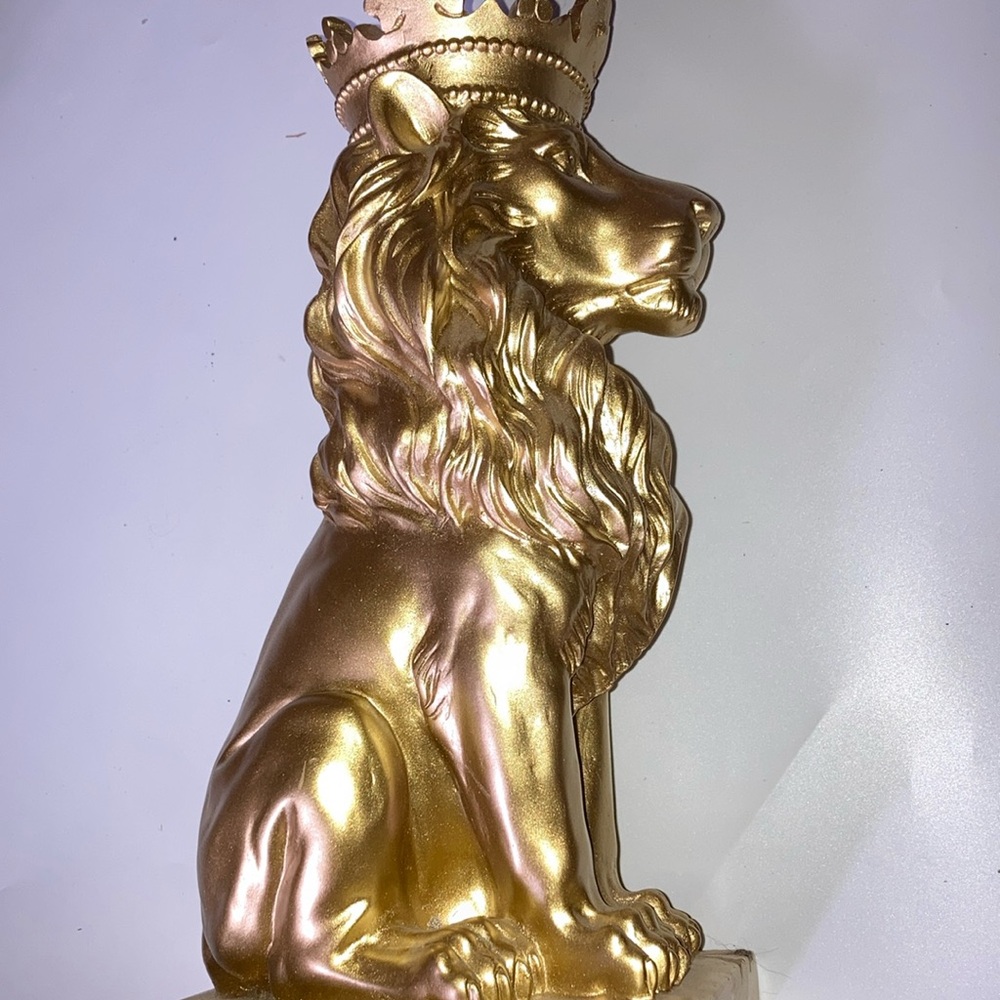 Majestic Gold Lion Statue - Picture 4 of 5